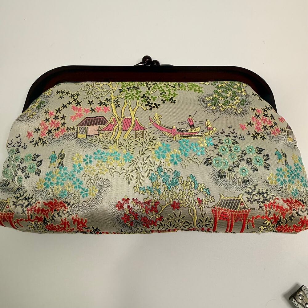Vintage Asian Scenic Silk Brocade Clutch Bag Tortoiseshell Lucite Kiss Lock